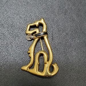 Vintage Barbara Mandrell gold tone dog brooch